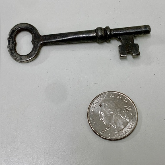 c. 1900 Antique Michigan Industrial Commercial Solid Barrel Skeleton Key #2 - Picture 4 of 11